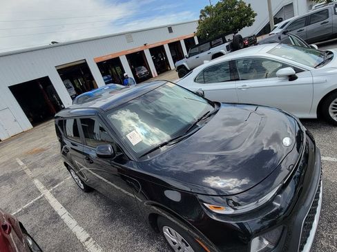 Used 2020 Kia Soul LX FWD image 1