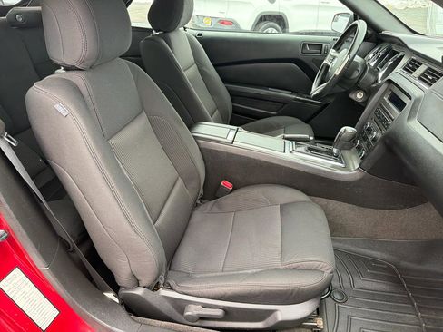 Used 2013 Ford Mustang 2dr Conv V6 image 13