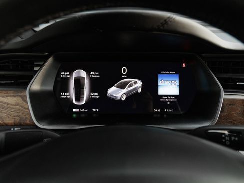 Used 2020 Tesla Model X Long Range AWD/4WD image 18