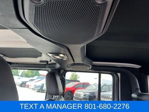 Used 2023 Jeep Gladiator Rubicon w/ LED Lighting Group AWD/4WD image 40