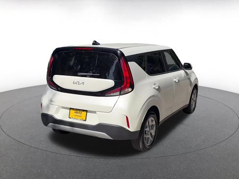 Used 2025 Kia Soul LX w/ LX Technology Package FWD image 14