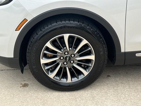 Used 2022 Lincoln Nautilus AWD w/ Premium Package image 16
