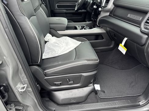 New 2026 RAM 2500 Laramie AWD/4WD image 13