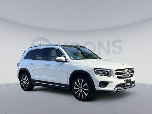 Used 2023 Mercedes-Benz GLB 250 4MATIC image 2