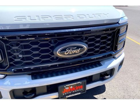 Used 2025 Ford F350 XLT w/ Black Appearance Package AWD/4WD image 31