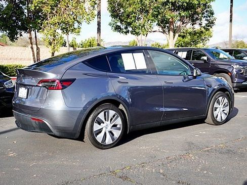 Used 2023 Tesla Model Y 2WD image 9