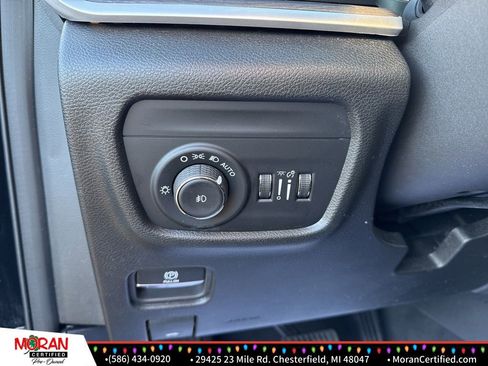 Used 2023 Jeep Grand Cherokee Limited image 18