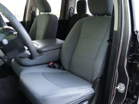 Used 2018 RAM 1500 Express AWD/4WD image 19
