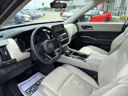 Used 2023 Nissan Pathfinder SL FWD image 10