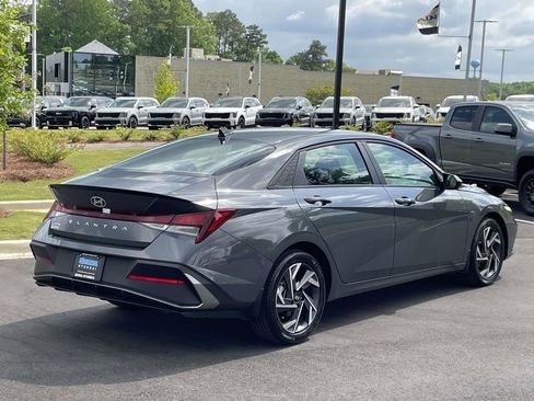 Certified 2025 Hyundai Elantra Sport FWD image 3