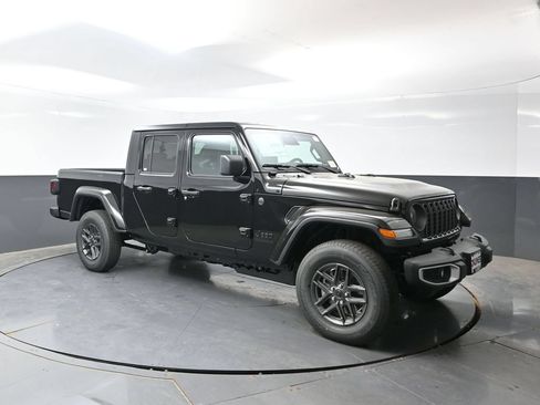 New 2026 Jeep Gladiator Sport AWD/4WD image 3