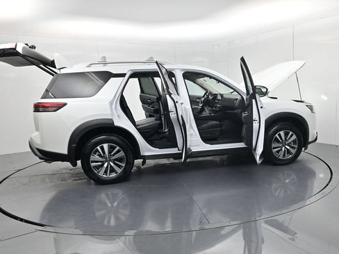 Used 2025 Nissan Pathfinder SL w/ Black Appearance Package AWD/4WD image 70
