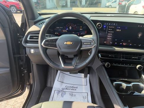 Used 2026 Chevrolet Traverse LT FWD image 13