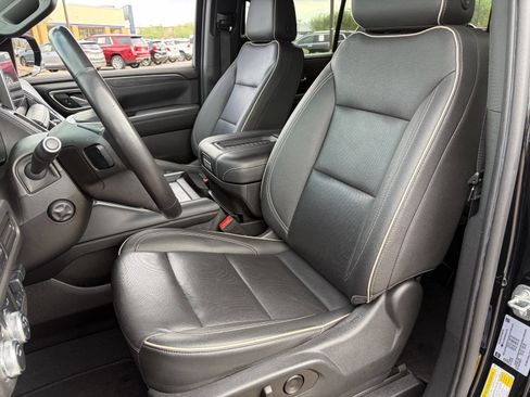 Certified 2022 GMC Yukon SLT w/ SLT Luxury Package AWD/4WD image 21