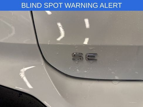 Used 2025 Volkswagen Taos SE AWD/4WD image 13
