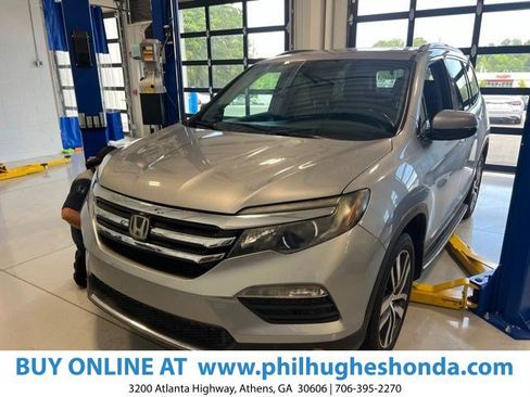 Used 2017 Honda Pilot Touring image 1