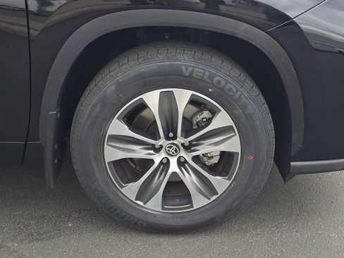 Used 2026 Toyota Highlander XLE AWD/4WD image 9