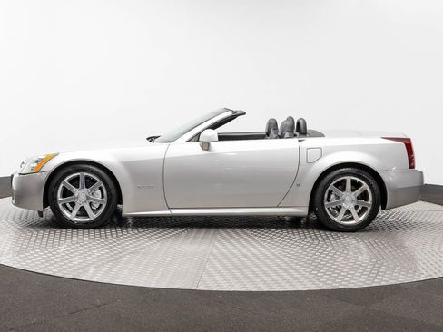 Used 2007 Cadillac XLR RWD image 8