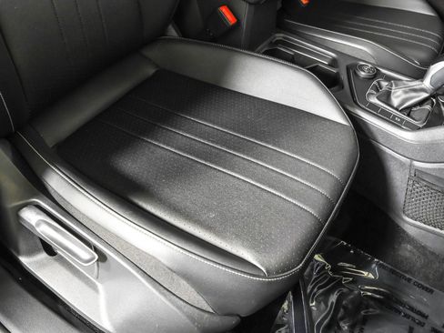 Used 2023 Volkswagen Tiguan SE AWD/4WD image 46