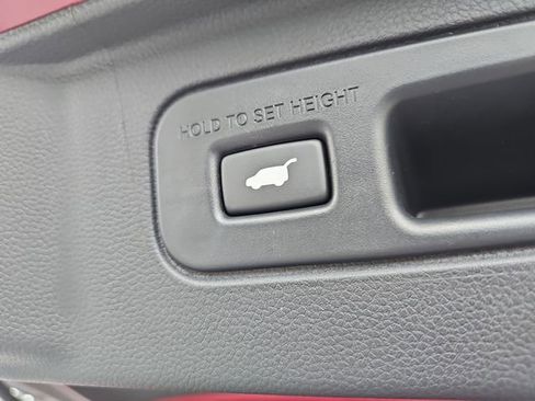 Used 2025 Honda Pilot Touring image 14