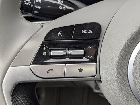 Used 2025 Hyundai Elantra SEL FWD image 26