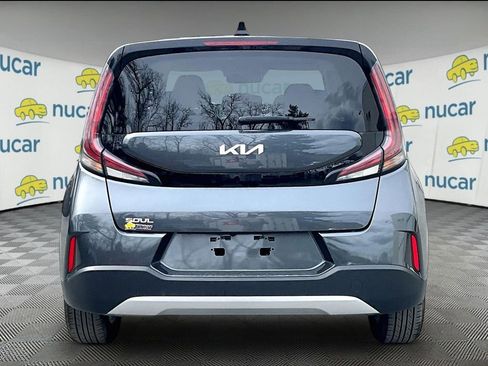 Used 2023 Kia Soul LX w/ LX Technology Package FWD image 4