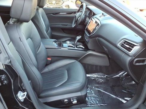Used 2021 Maserati Ghibli Base image 16