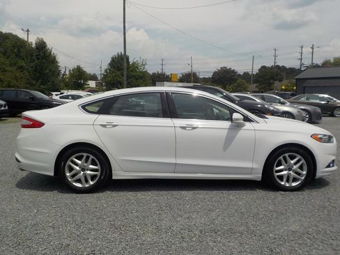 Used 2016 Ford Fusion SE w/ Equipment Group 202A FWD image 6