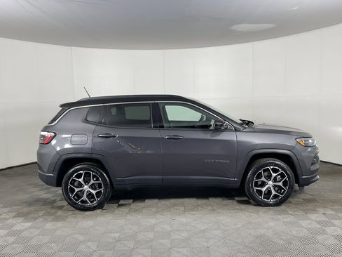 Used 2024 Jeep Compass Limited image 5