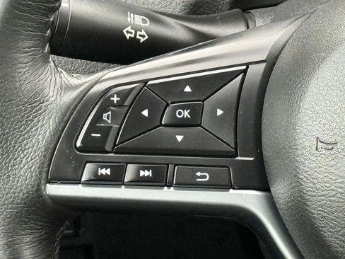 Used 2018 Nissan Rogue SV AWD/4WD image 29