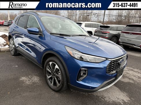 Used 2023 Ford Escape Platinum w/ Premium Technology Package image 1