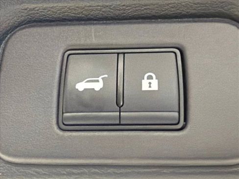 Used 2024 Nissan Rogue Platinum FWD image 21