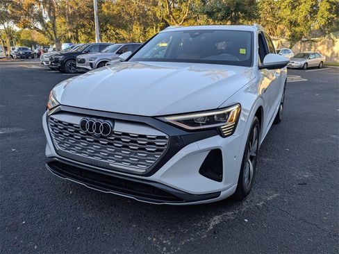 Used 2024 Audi Q8 e-tron Premium Plus w/ Premium Plus Package image 7