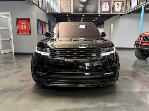 Used 2023 Land Rover Range Rover SE image 2