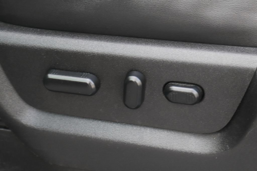 Used 2011 Ford F250 Lariat w/ Lariat Interior Pkg AWD/4WD image 23