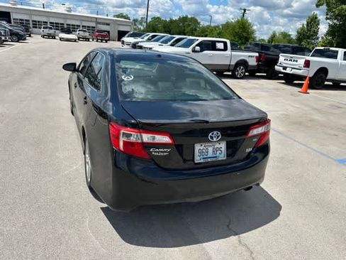 Used 2014 Toyota Camry SE w/ Moonroof Package FWD image 15