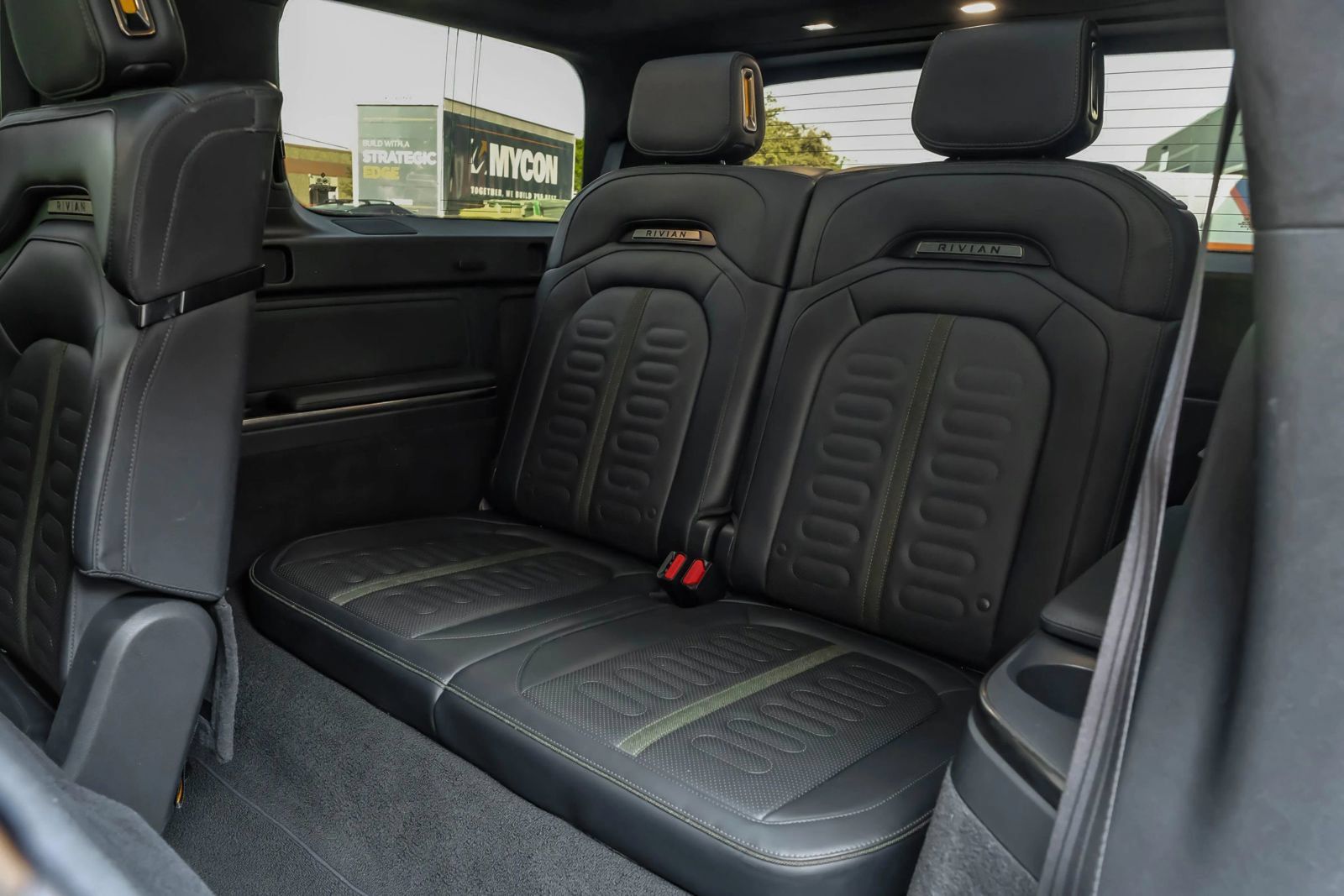 Used 2024 Rivian R1S Adventure Dual AWD/4WD image 52