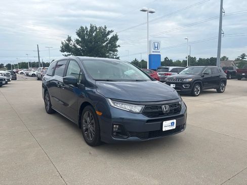 Certified 2026 Honda Odyssey Touring image 3