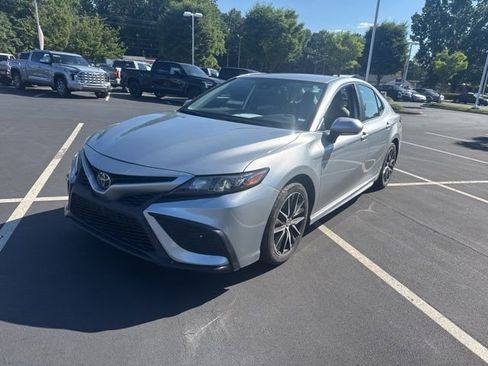 Used 2023 Toyota Camry SE w/ Convenience Package FWD image 9