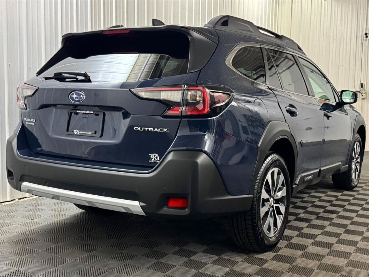 Used 2024 Subaru Outback Limited AWD/4WD image 4