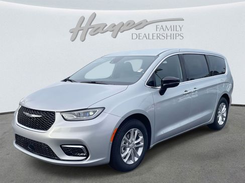 New 2026 Chrysler Pacifica Select image 21
