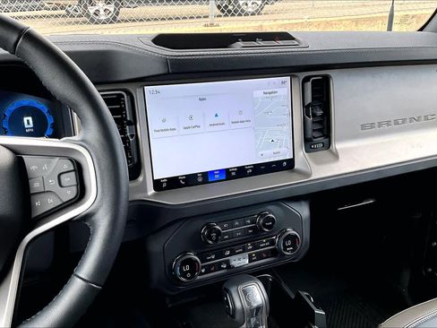 Used 2025 Ford Bronco Outer Banks image 10