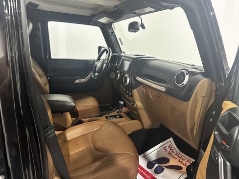 Used 2018 Jeep Wrangler Unlimited Sahara w/ Dual Top Group image 21