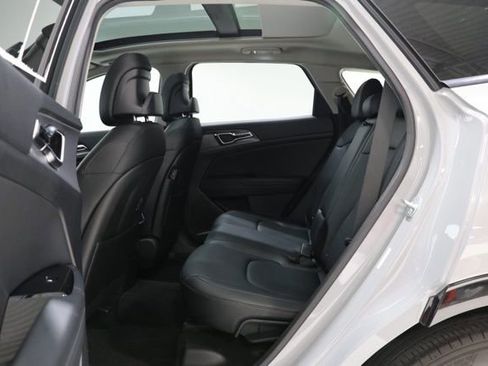 Used 2024 Kia Sportage SX image 33