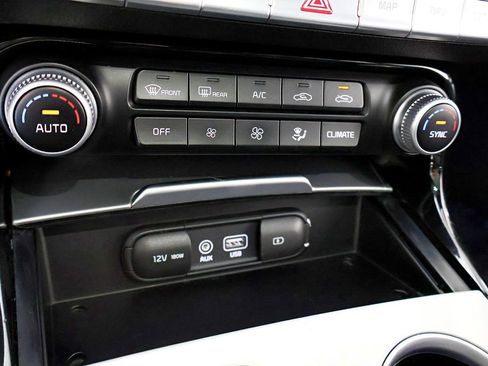 Used 2018 Kia Stinger GT2 image 36