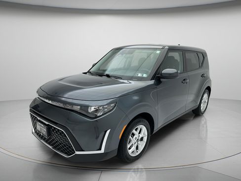 Used 2025 Kia Soul LX w/ LX Technology Package FWD image 3