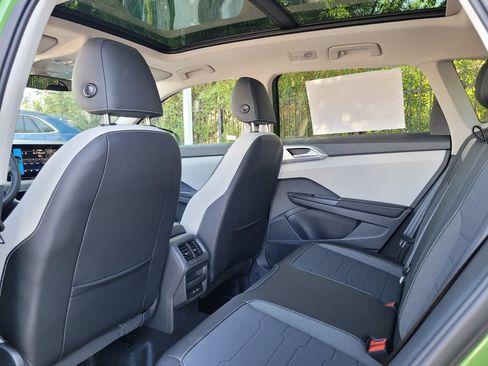 New 2026 Volkswagen Taos SE FWD image 16