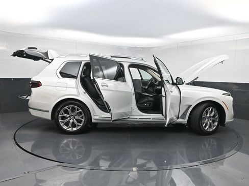 Used 2023 BMW X7 xDrive40i w/ Premium Package AWD/4WD image 40
