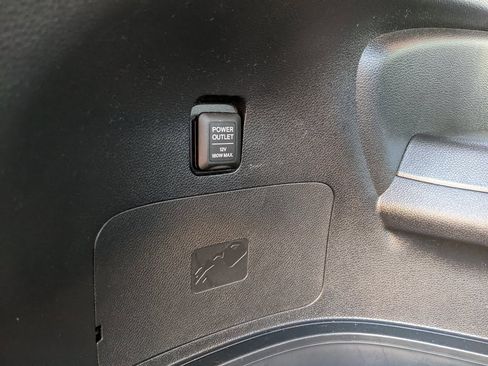 Used 2017 Honda Pilot Touring image 28