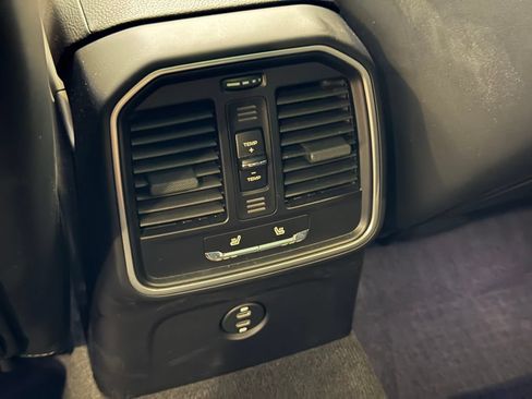 Certified 2026 Porsche Macan AWD/4WD image 24